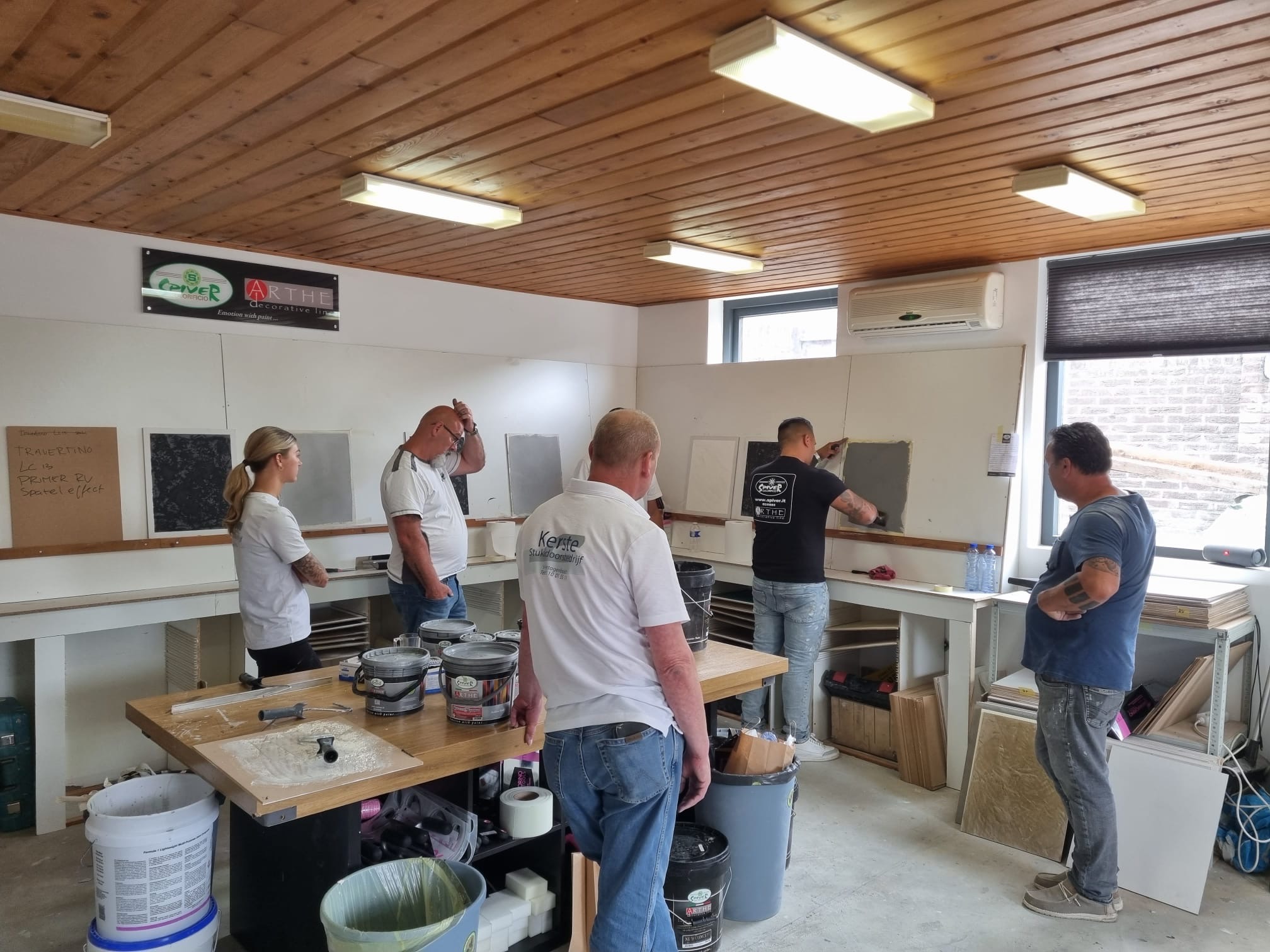Training cursus decoratieve verf en decoratief stucwerk in Helmond Noord-Brabant met microcement, marmerlook, kalkverf en metaalstuc technieken. De afbouw expert | luxury wall design | Curacao | gietvloer